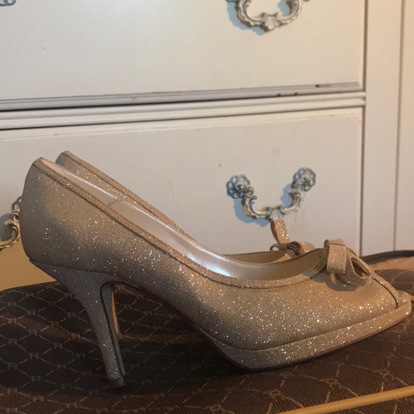 GOLD SHIMMER OPEN-TOE HEELS - Picture 5 of 6